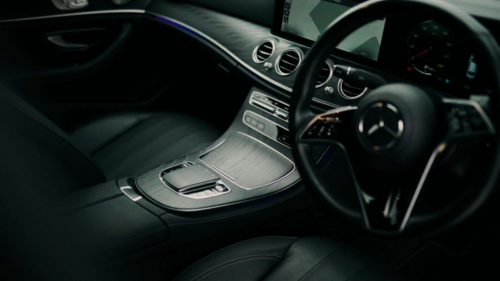 hiring-a-chauffeur-car-makes-your-trip-memorable